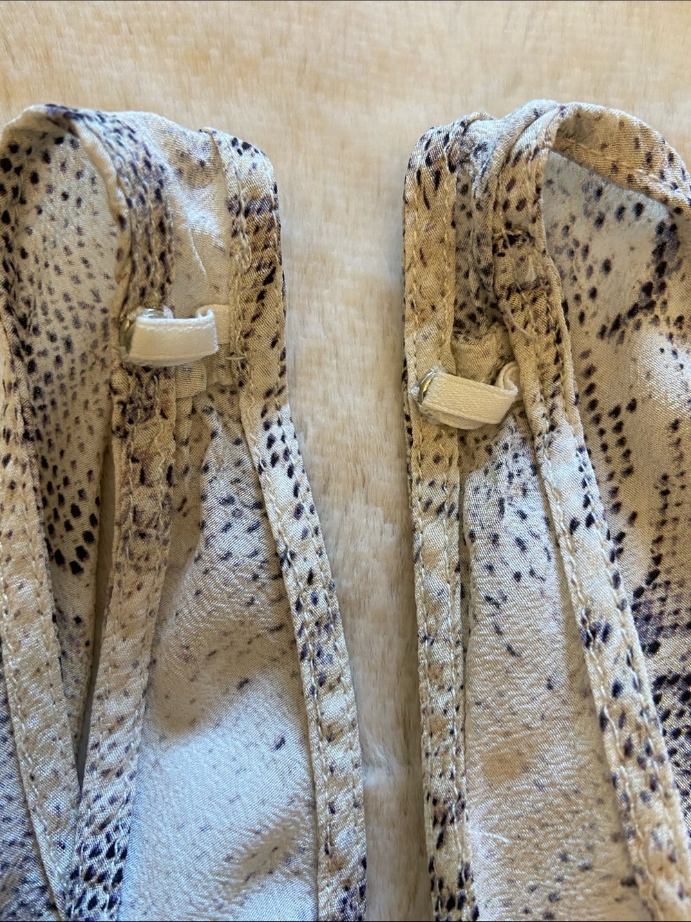Babaton Snake Print Beige and Grey 💯% Silk V-Neck Camisole. Size Medium. - Picture 9 of 9